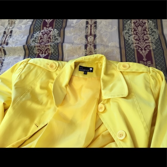 DANIELLE B NWOT yellow jacket - Picture 7 of 8